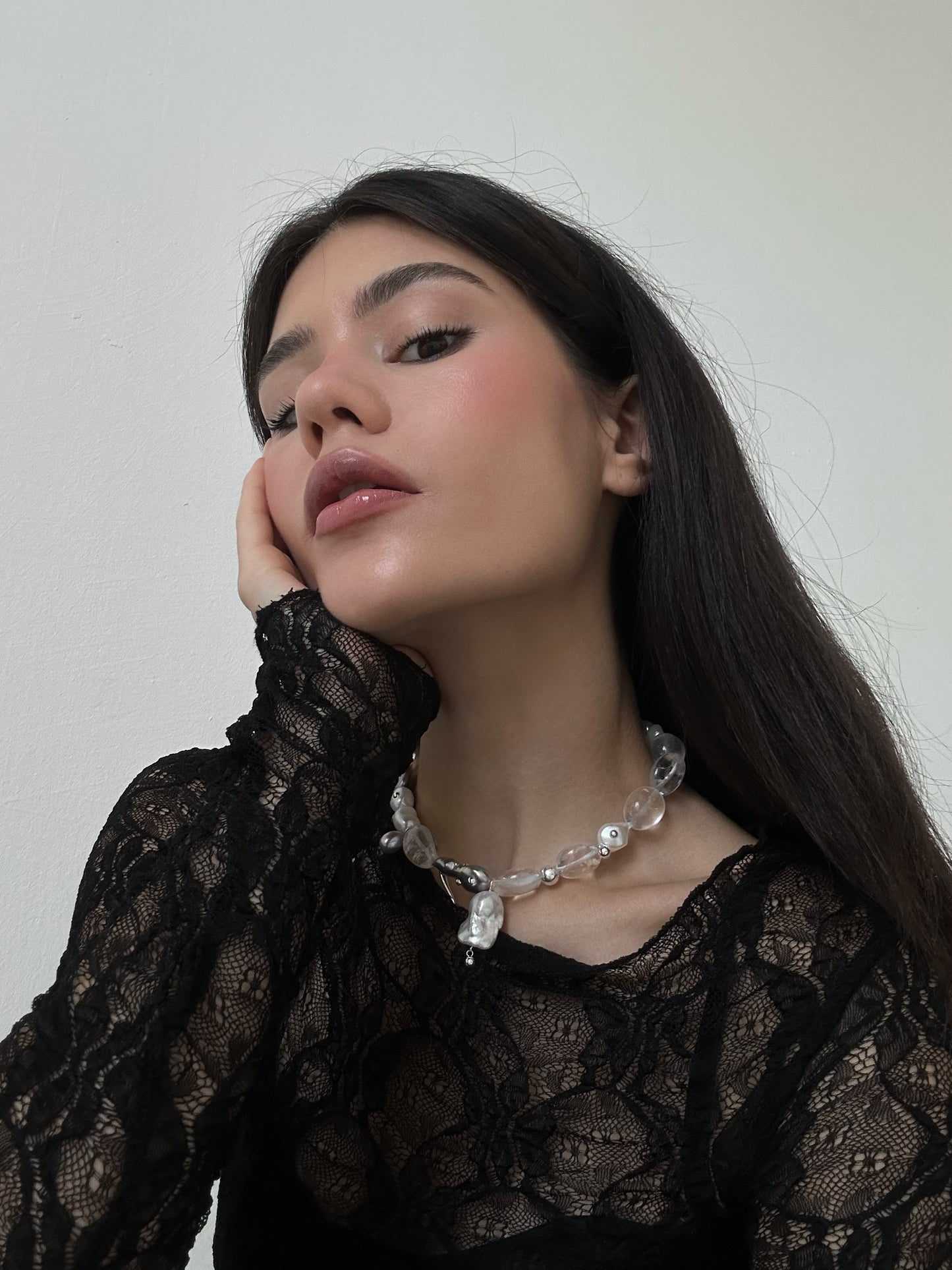 Mix of pearls and crystal necklace