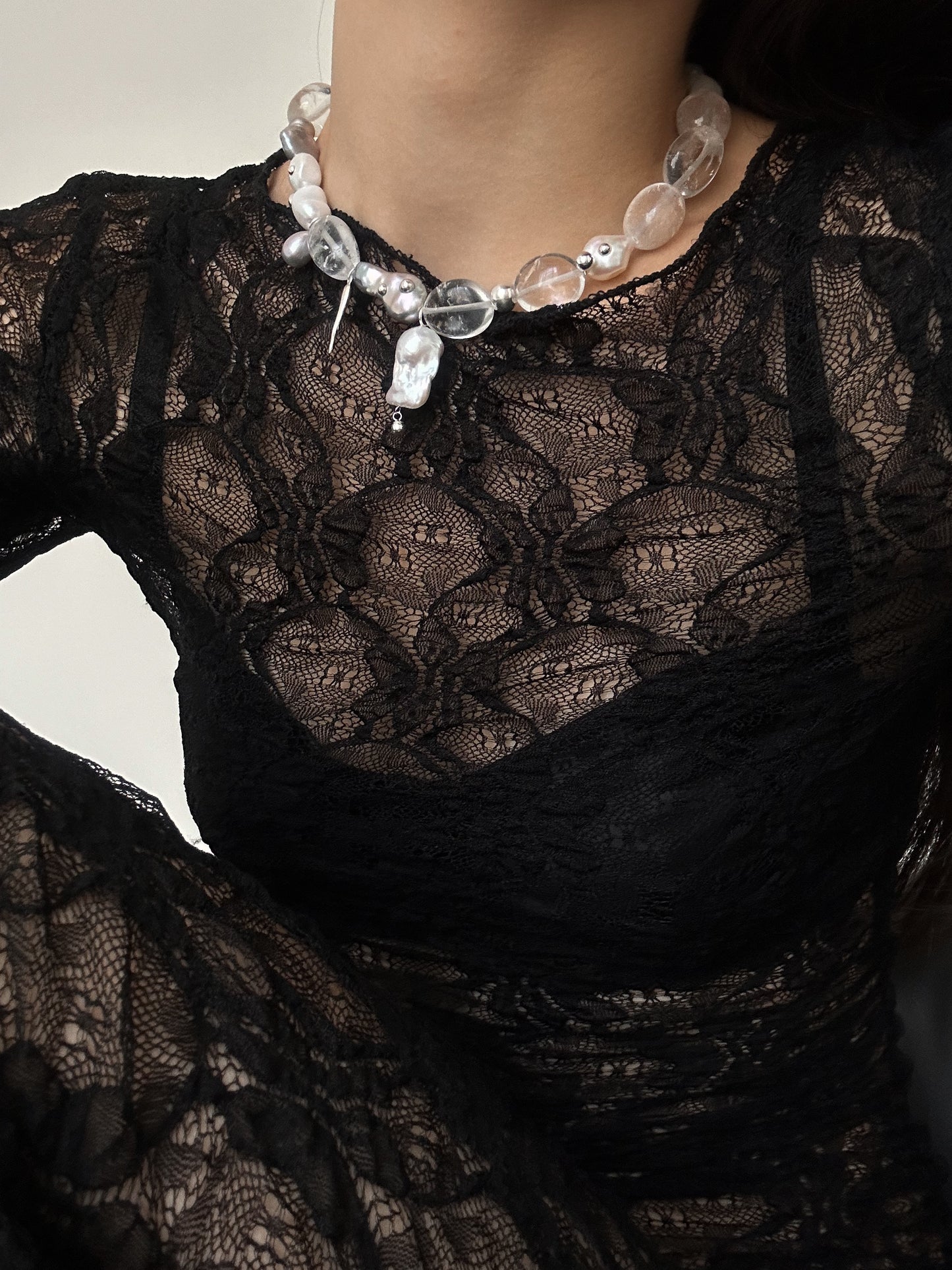 Mix of pearls and crystal necklace