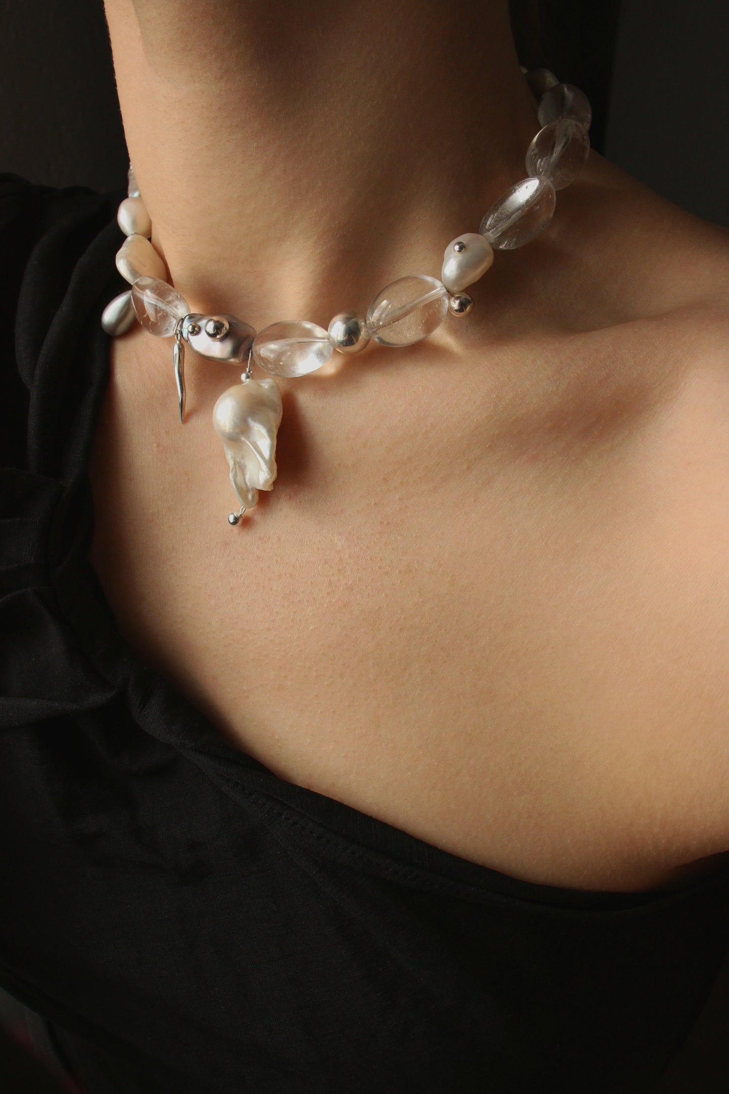 Mix of pearls and crystal necklace