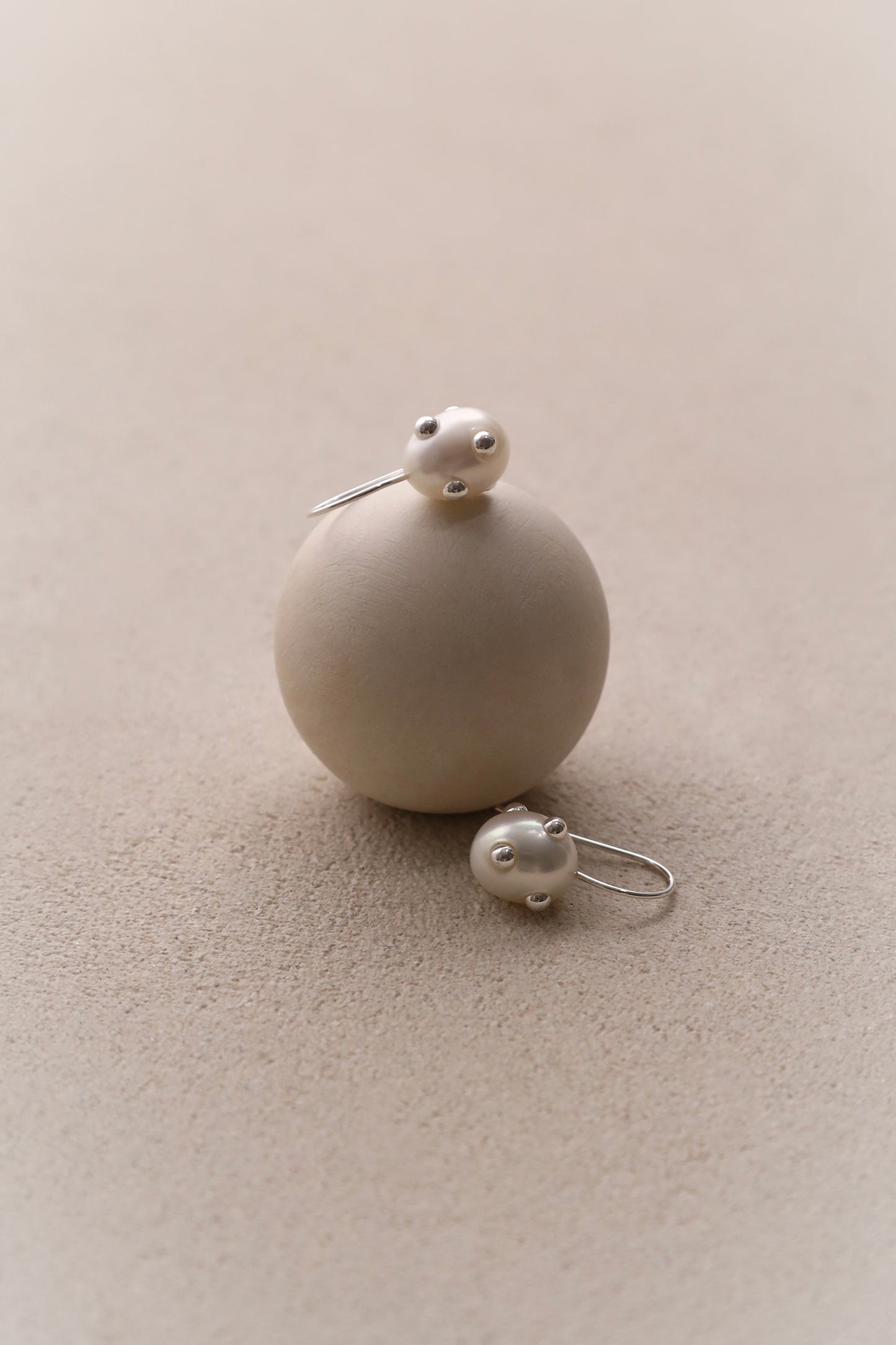 Сережки Dragons Nest White