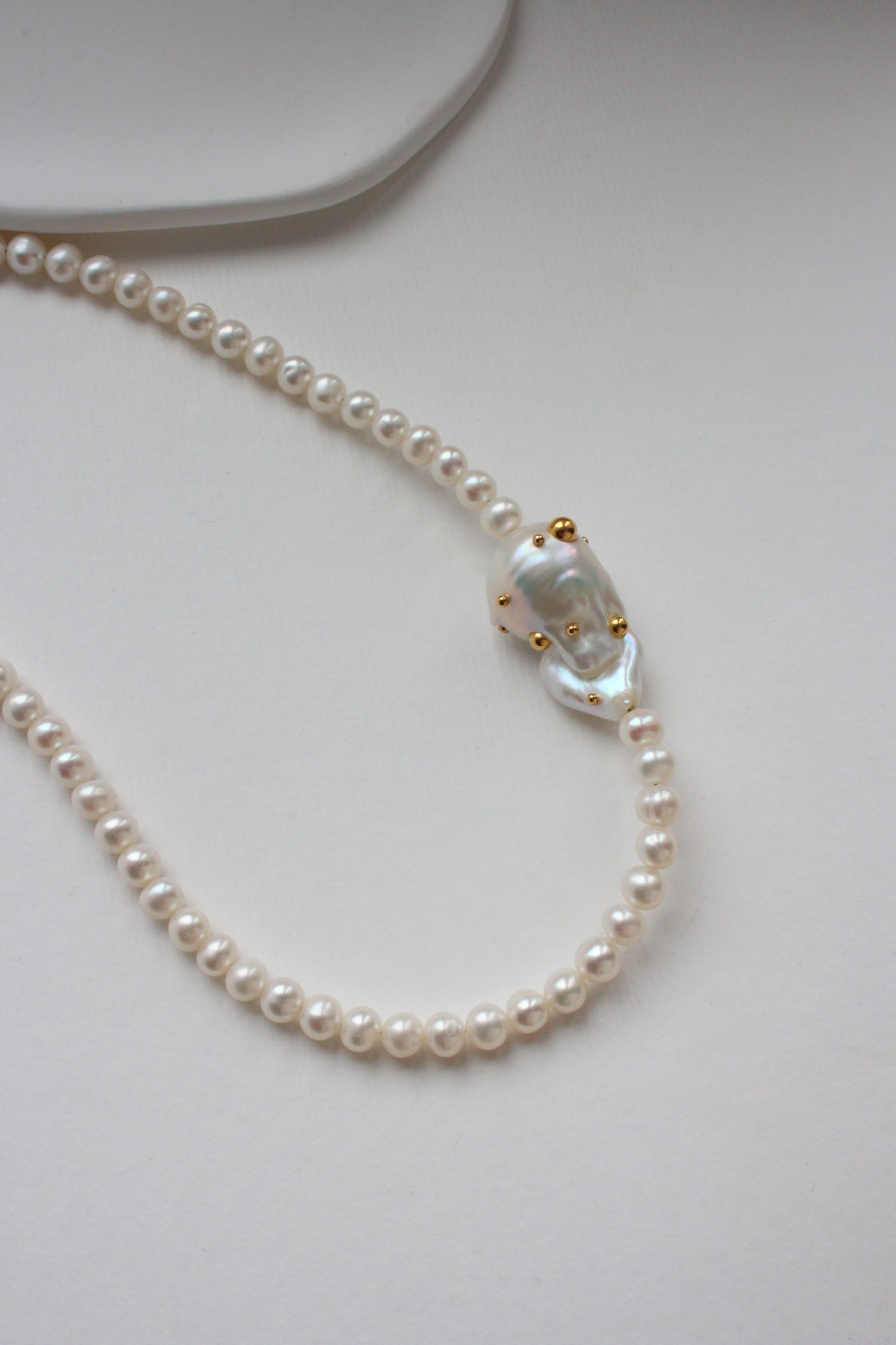 "Comet" necklace baroque