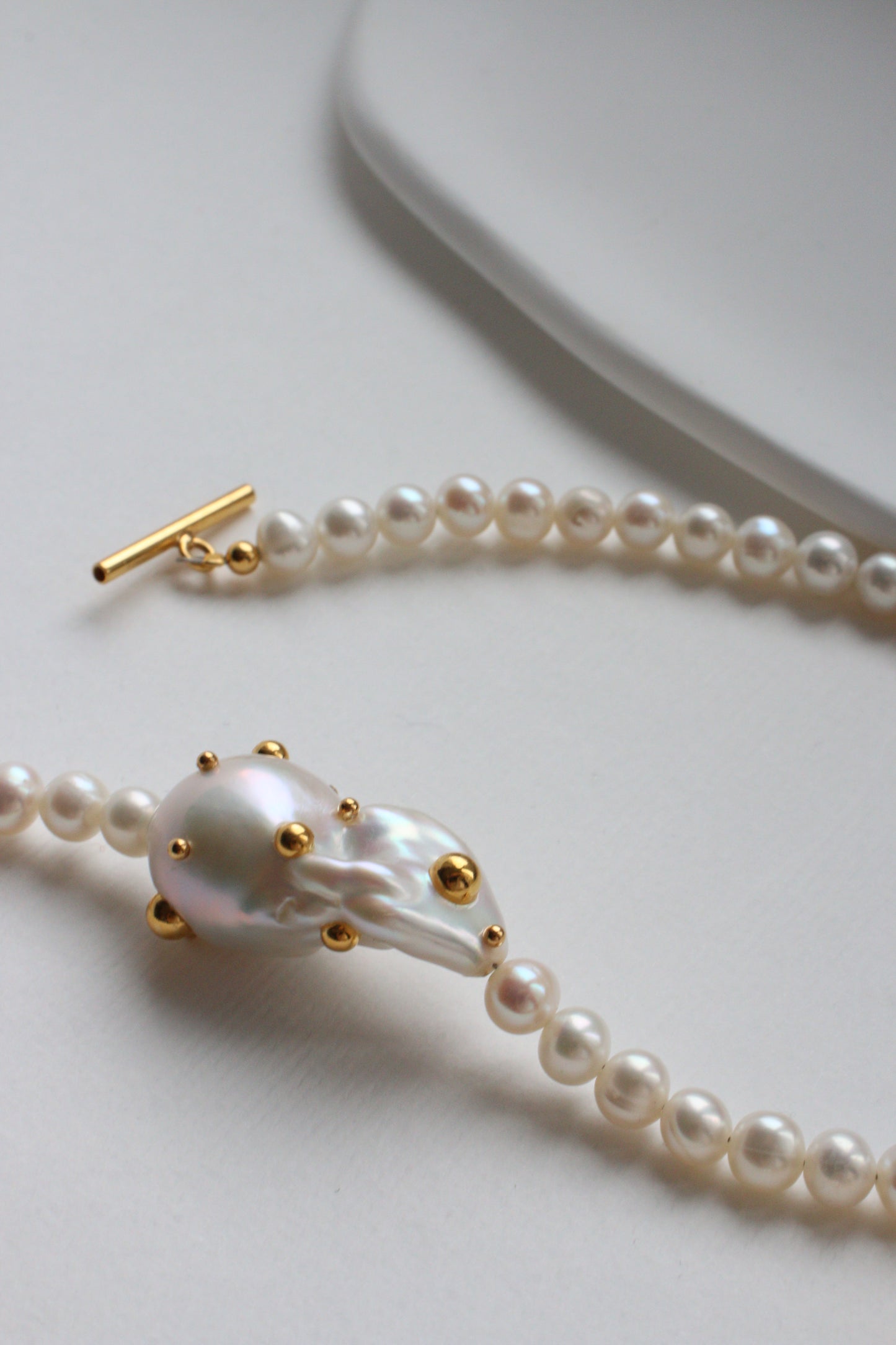 "Comet" necklace baroque