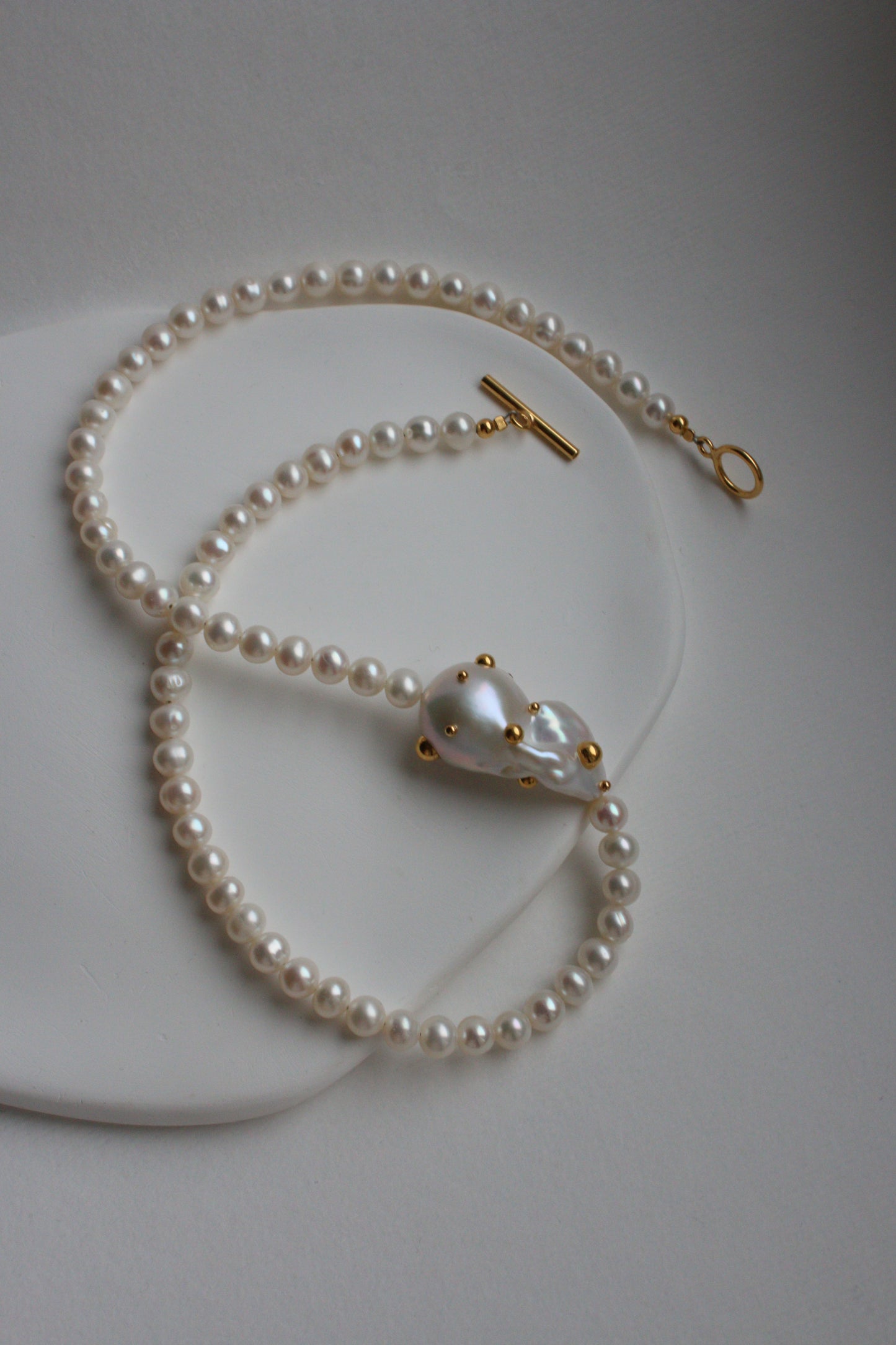 "Comet" necklace baroque
