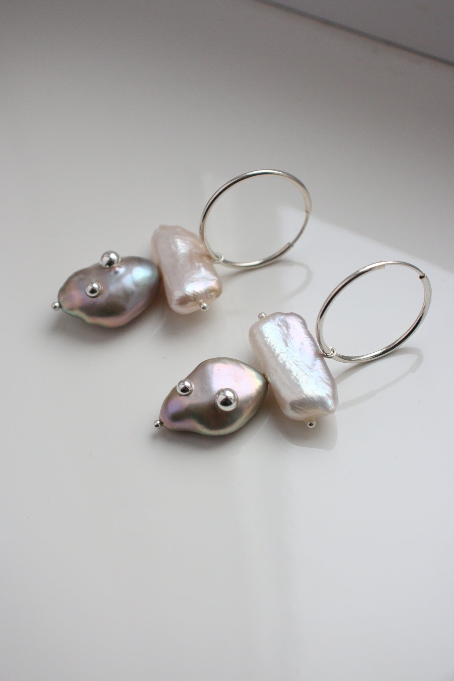 Earrings with pearls and silver drops