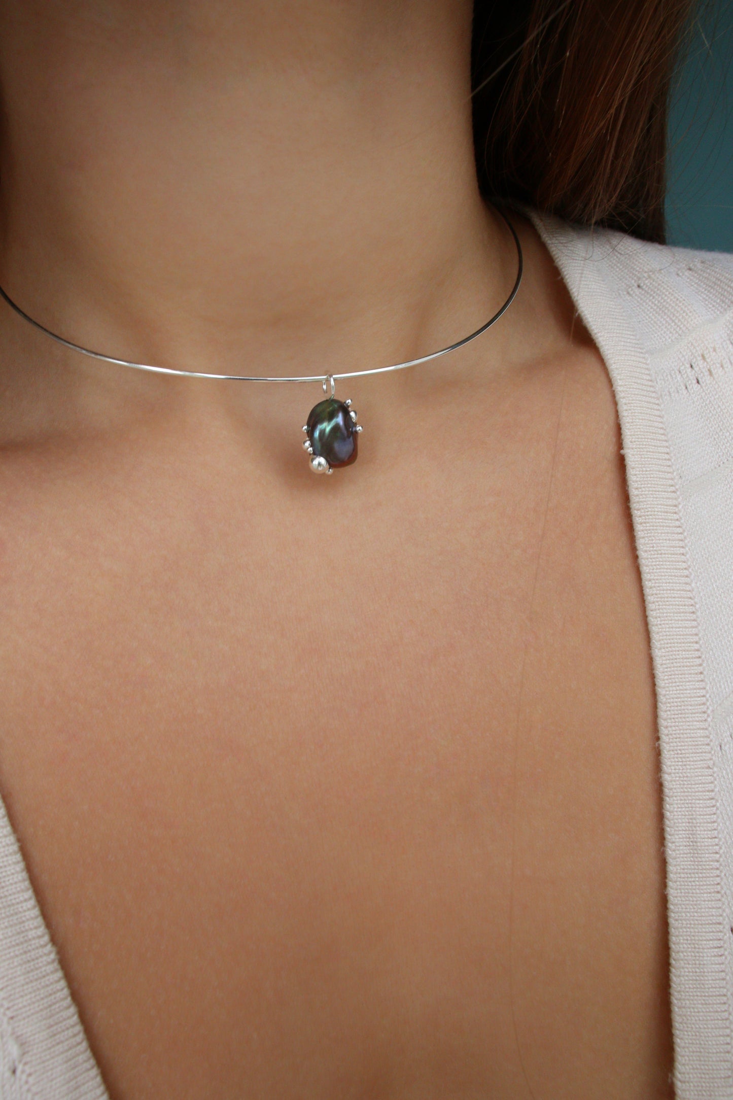 Necklace with black pearl