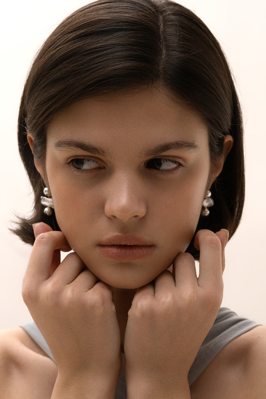 Baroque pearl earrings with drops