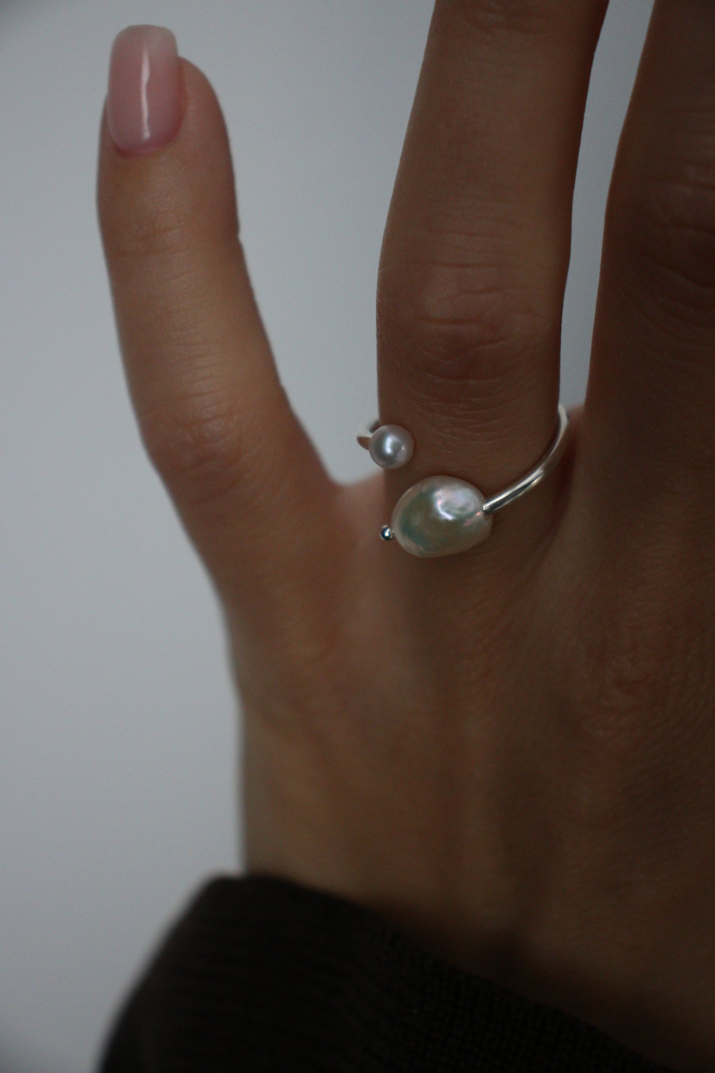 Open ring with two pearls