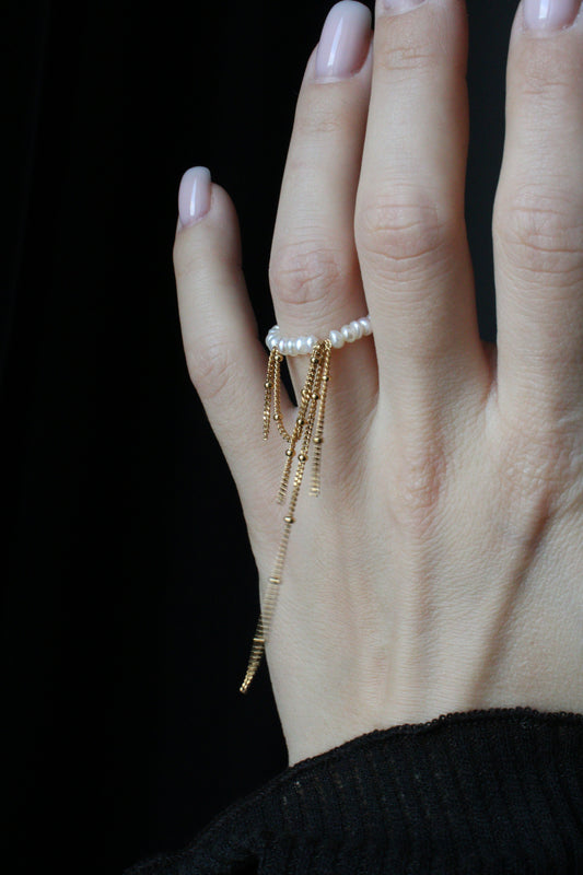 Ring with chains gold