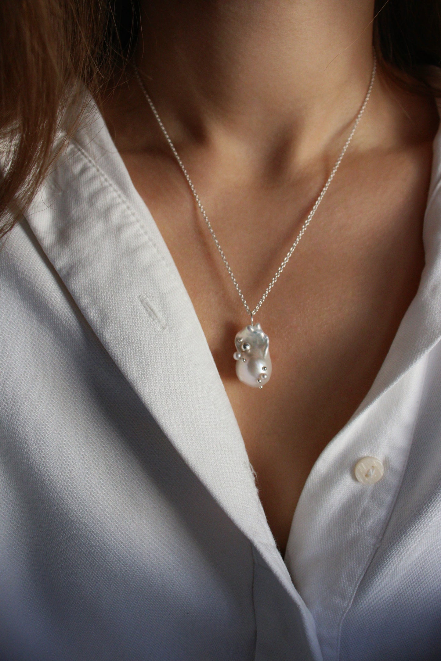 Necklace with baroque pearl
