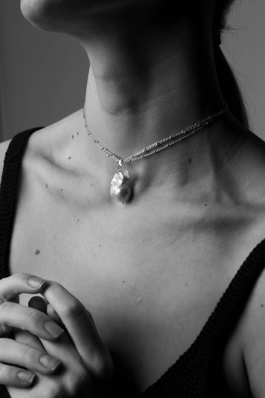 Triple chain with baroque pearl
