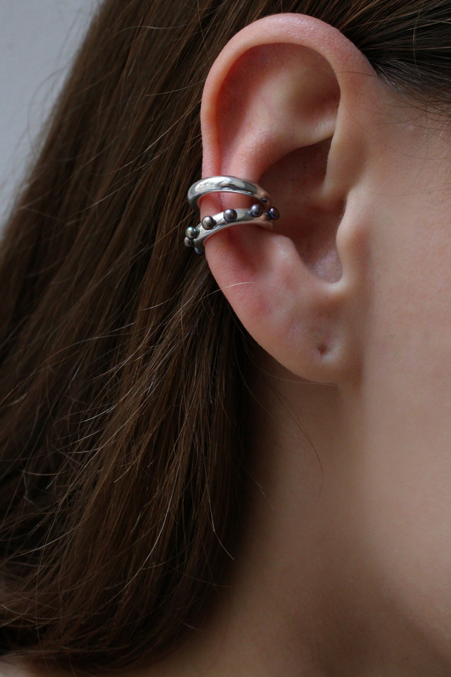 Cuff with pearls in a circle