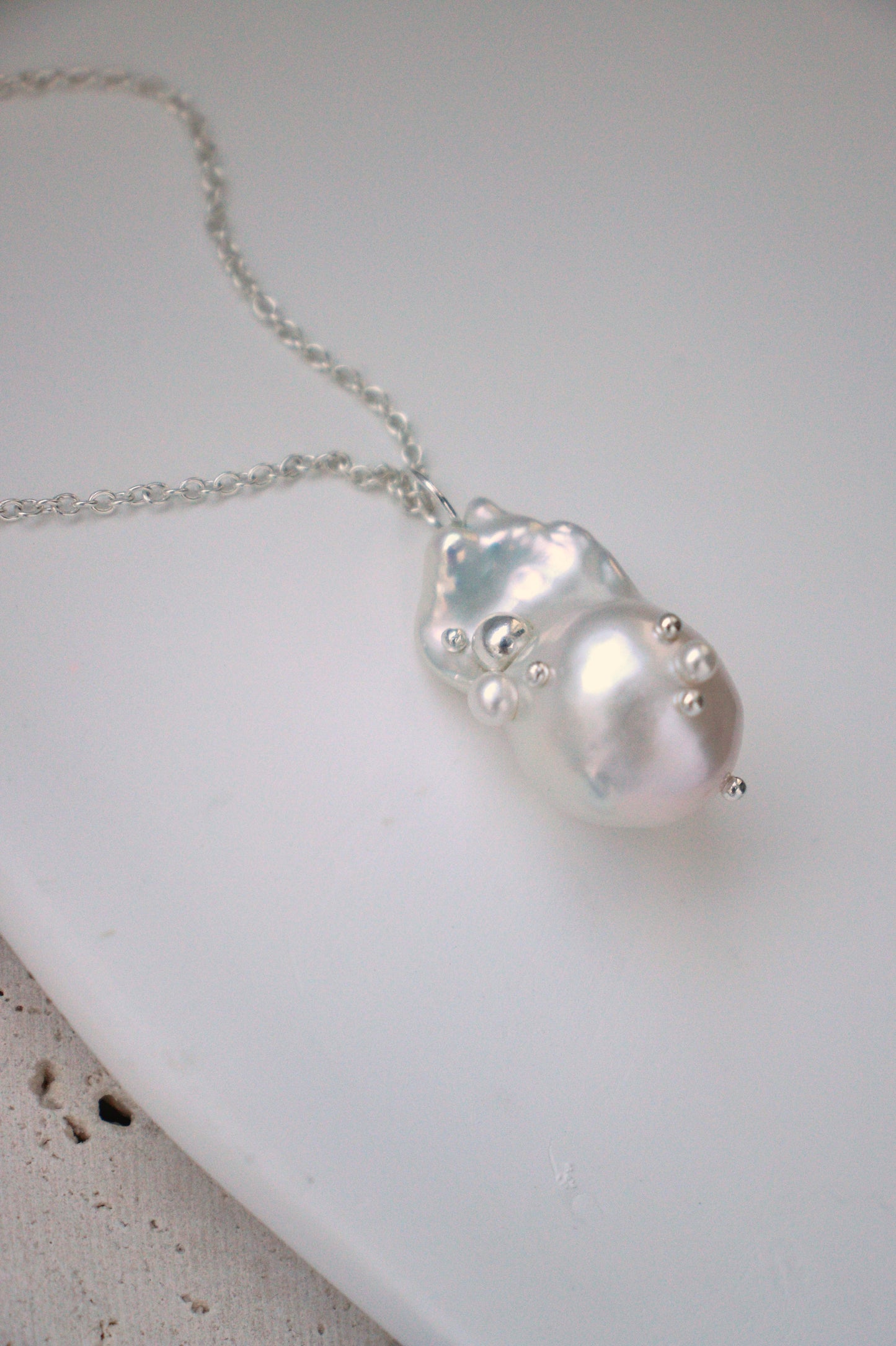 Necklace with baroque pearl