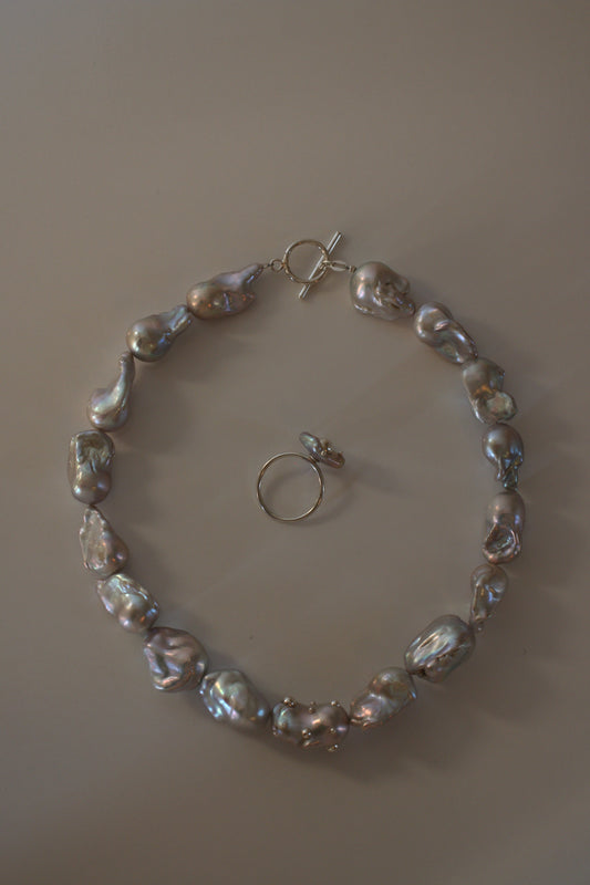 Намисто з сірих барокових перлин