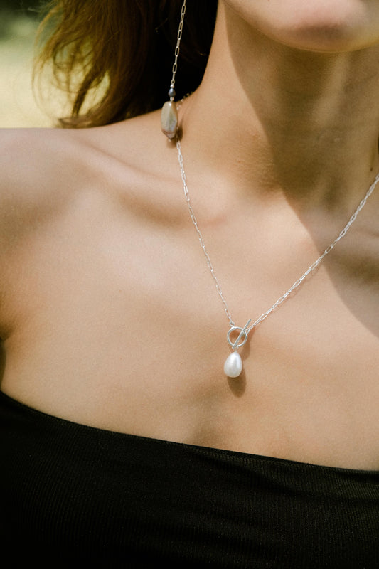 Teardrop pearls necklace