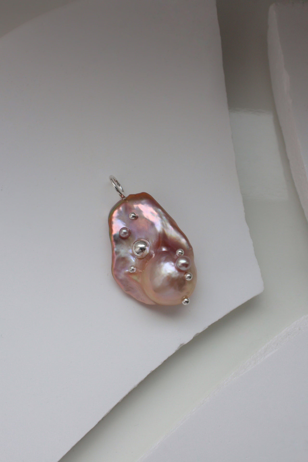 Барокова перлина на довгому ланцюжку silver