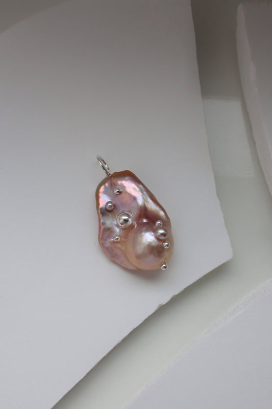 Барокова перлина на довгому ланцюжку silver