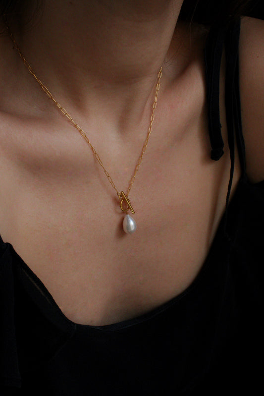 Teardrop pearls necklace